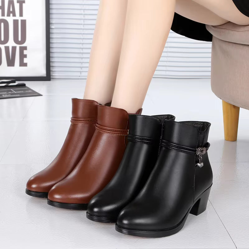 Elegant Fleece-Lined Ankle Boots with Side Zipper Closure