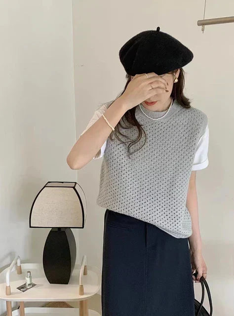 Women's Sleeveless Knitted Sweater Lightweight Loose Top