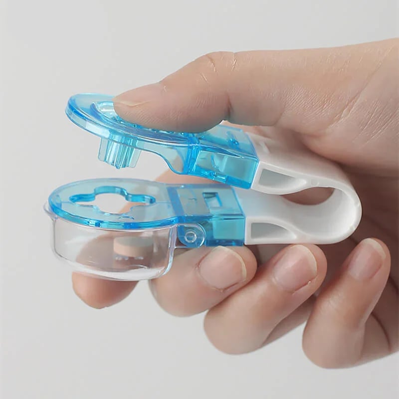 Compact Portable Pill Remover and Storage Box for On-the-Go Health