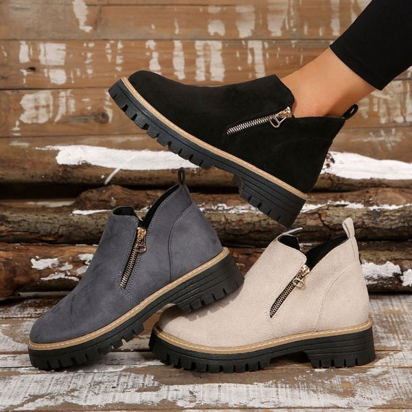 Elegant leather boots for women