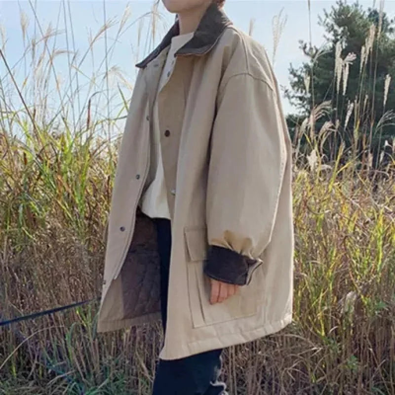 Vintage-Inspired Women's Jacket with Turn-Down Collar and Large Pockets