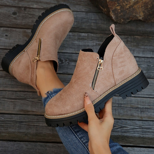 Elegant leather boots for women
