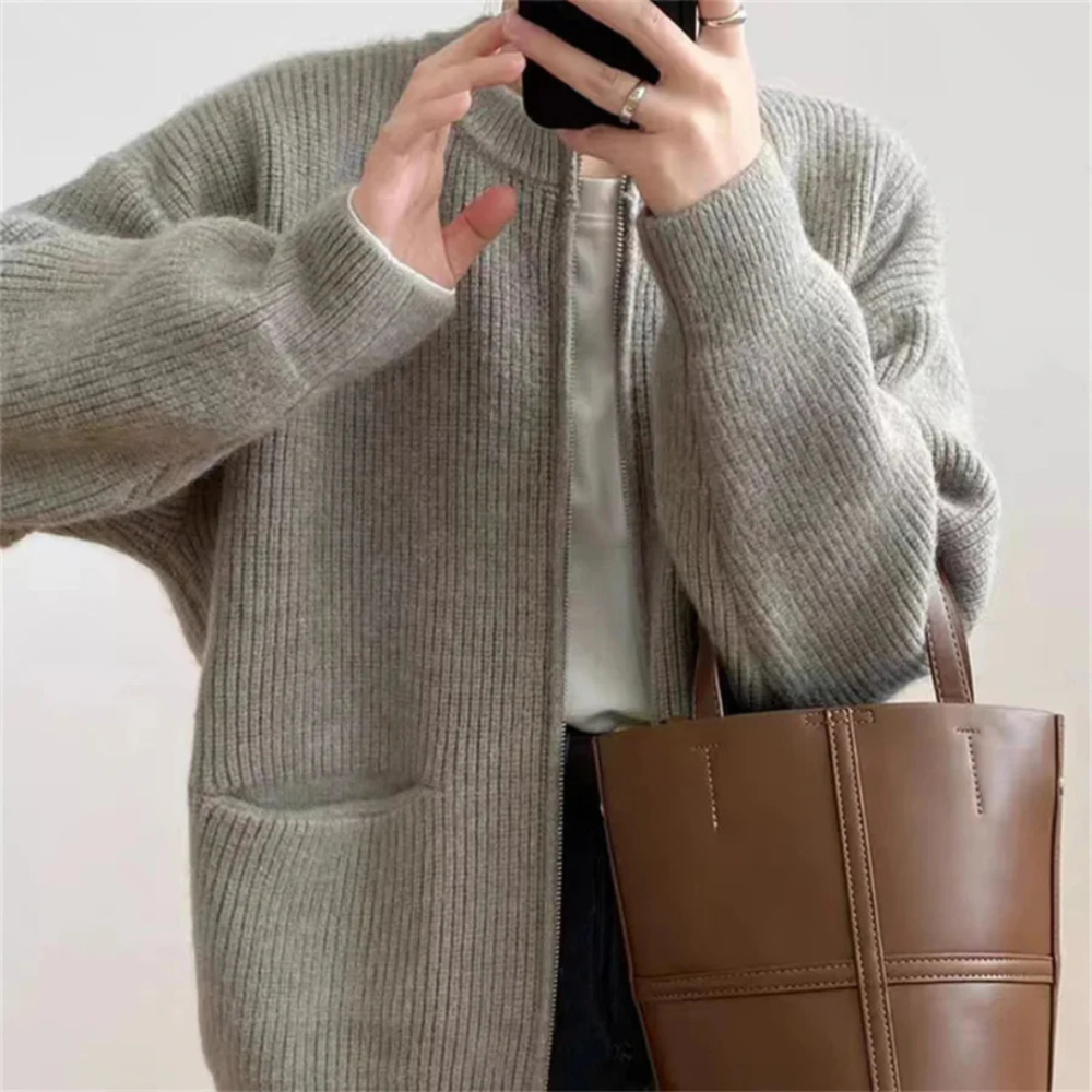 Elegant Zippered Cardigan for Women Plus Size Comfort