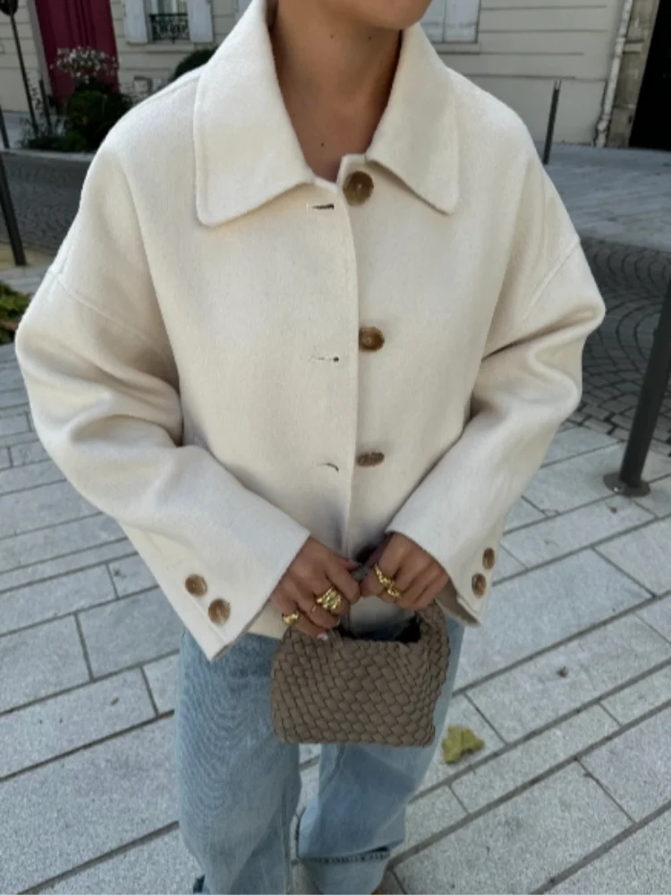 Elegant Quilted Lapel Jacket for Transitional Seasons