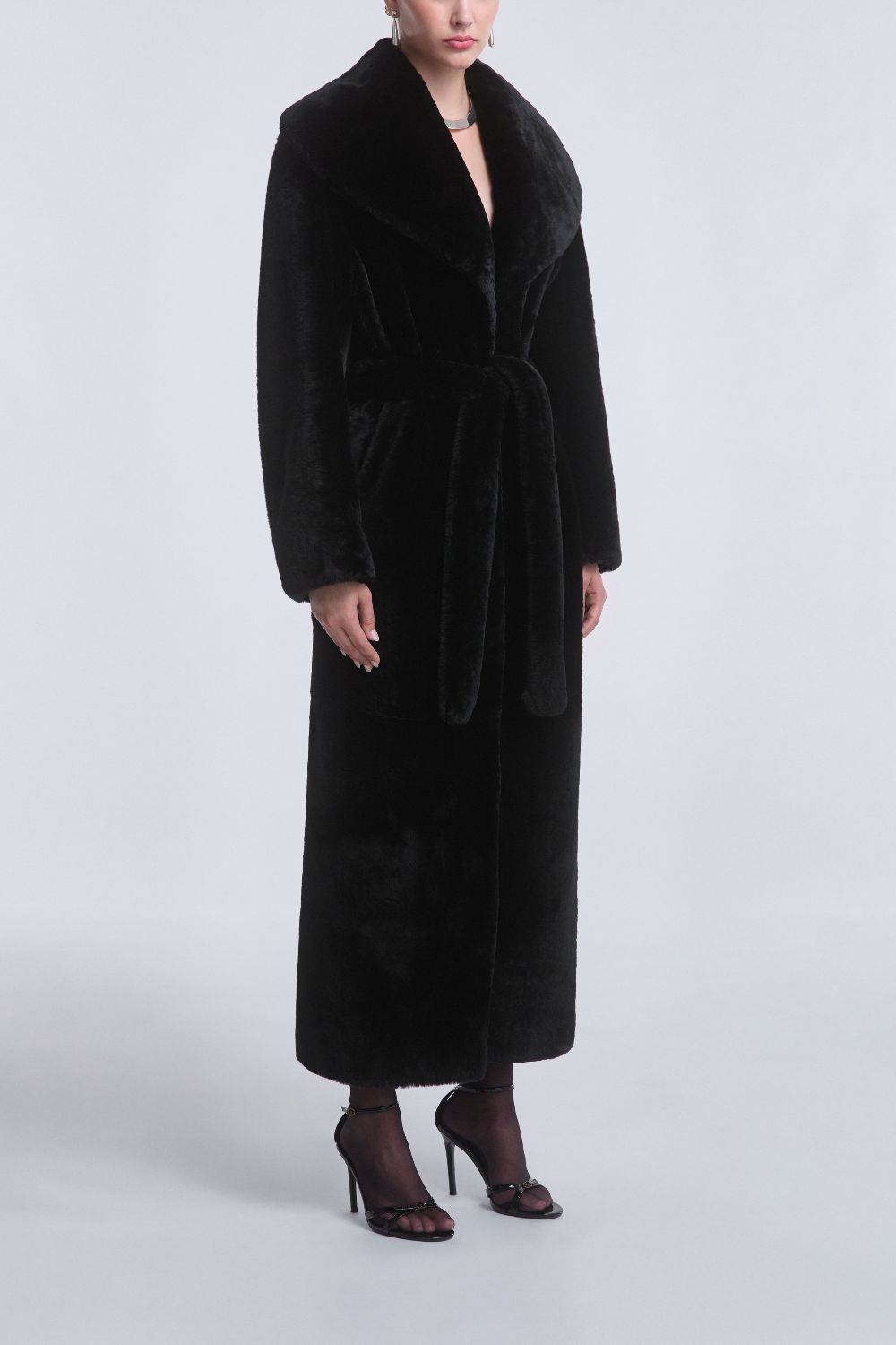 Chic Faux Fur Coat for Elegant Winter Style