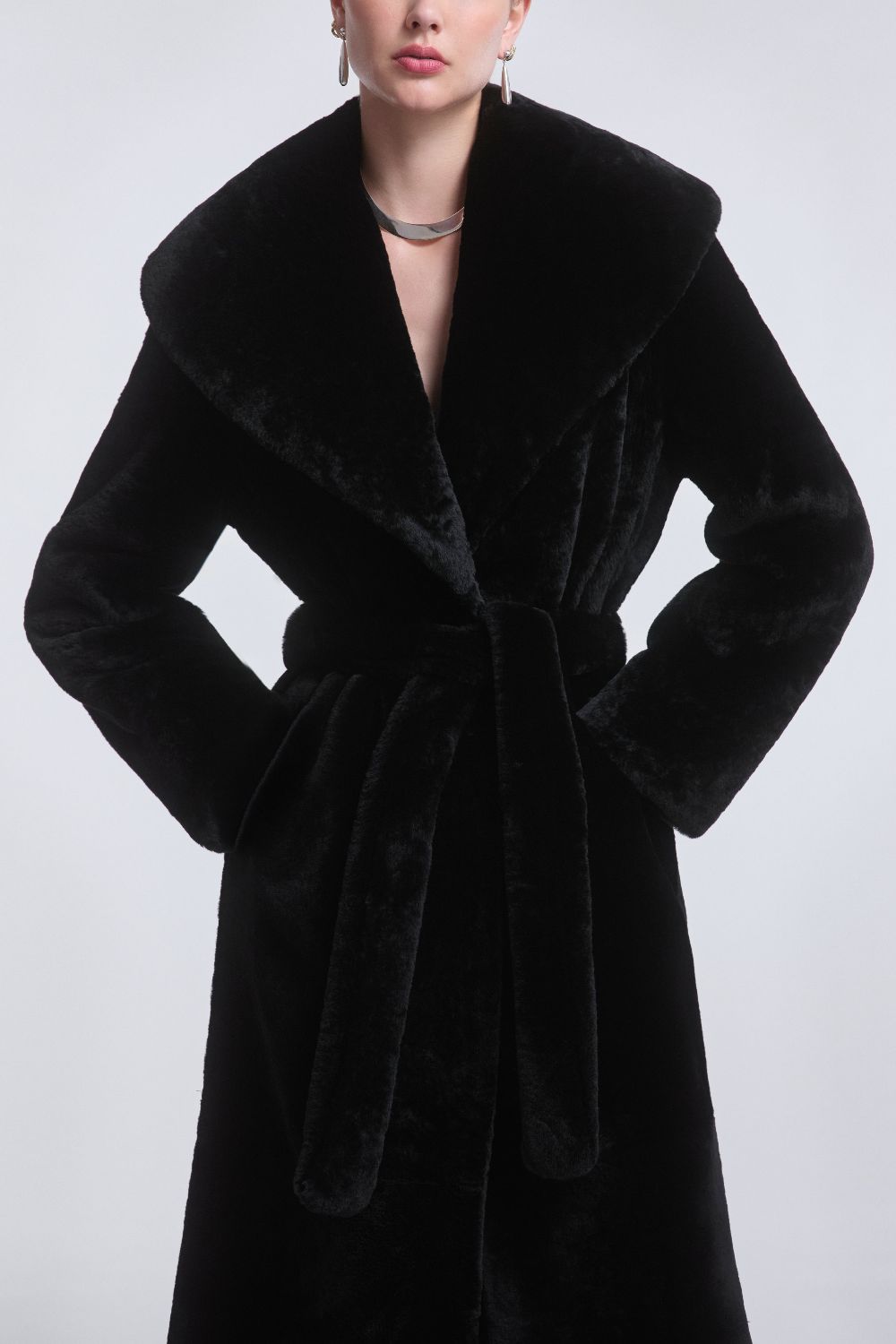 Chic Faux Fur Coat for Elegant Winter Style