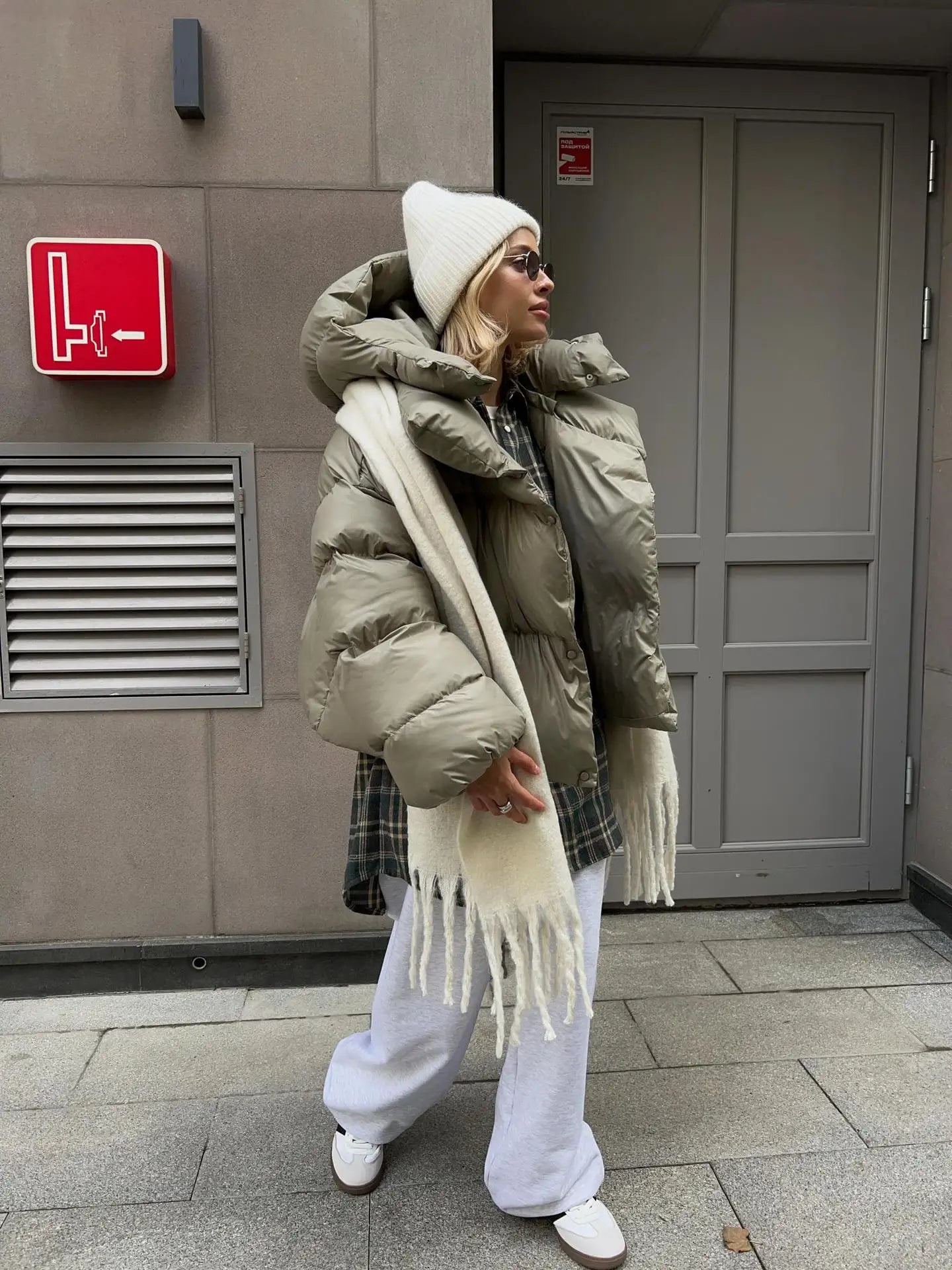 Sleek Elegant Puffer Jacket for Winter Style