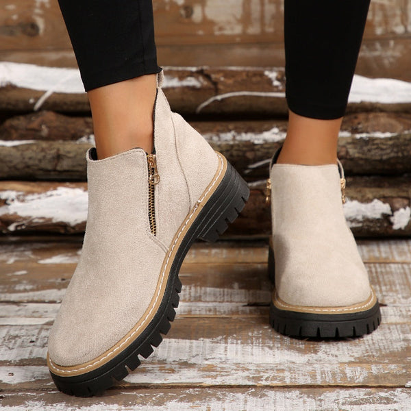 Elegant leather boots for women