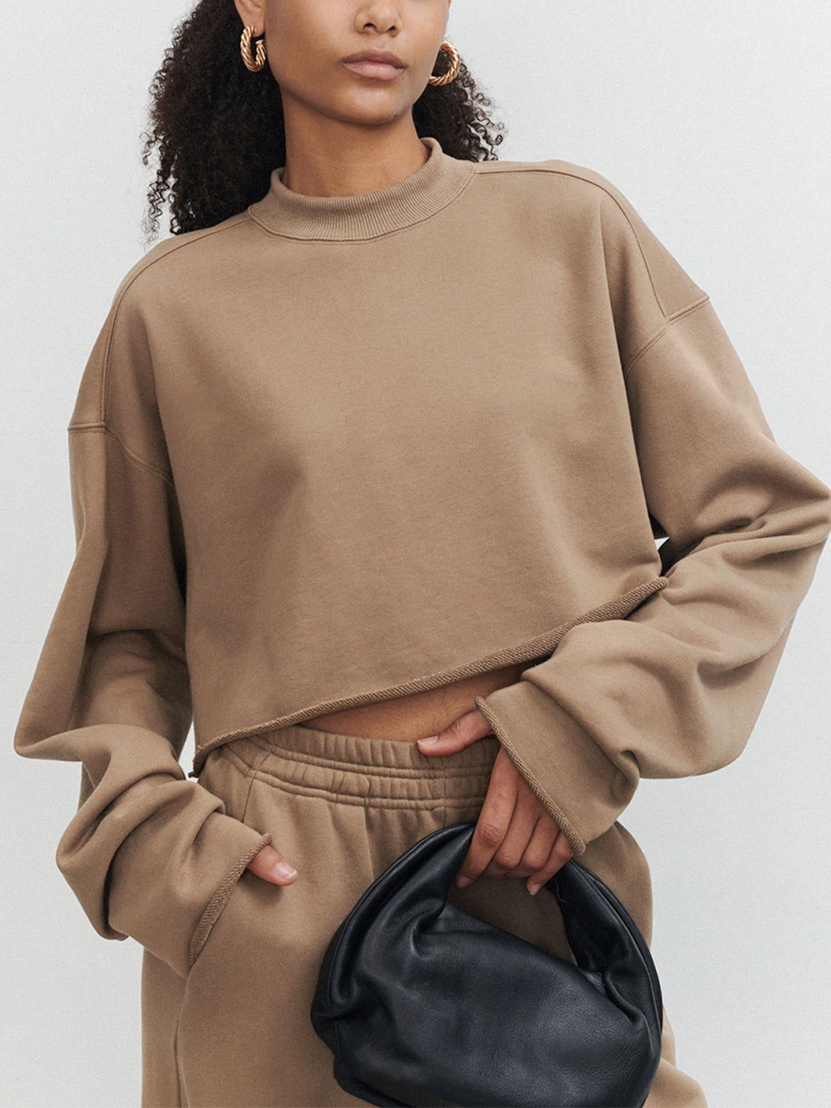 Cozy Cropped Sweatshirt for Casual Chic Style