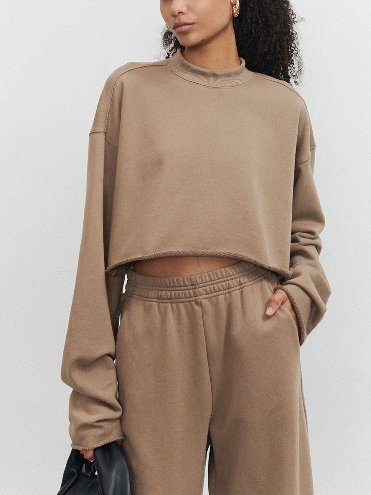 Cozy Cropped Sweatshirt for Casual Chic Style