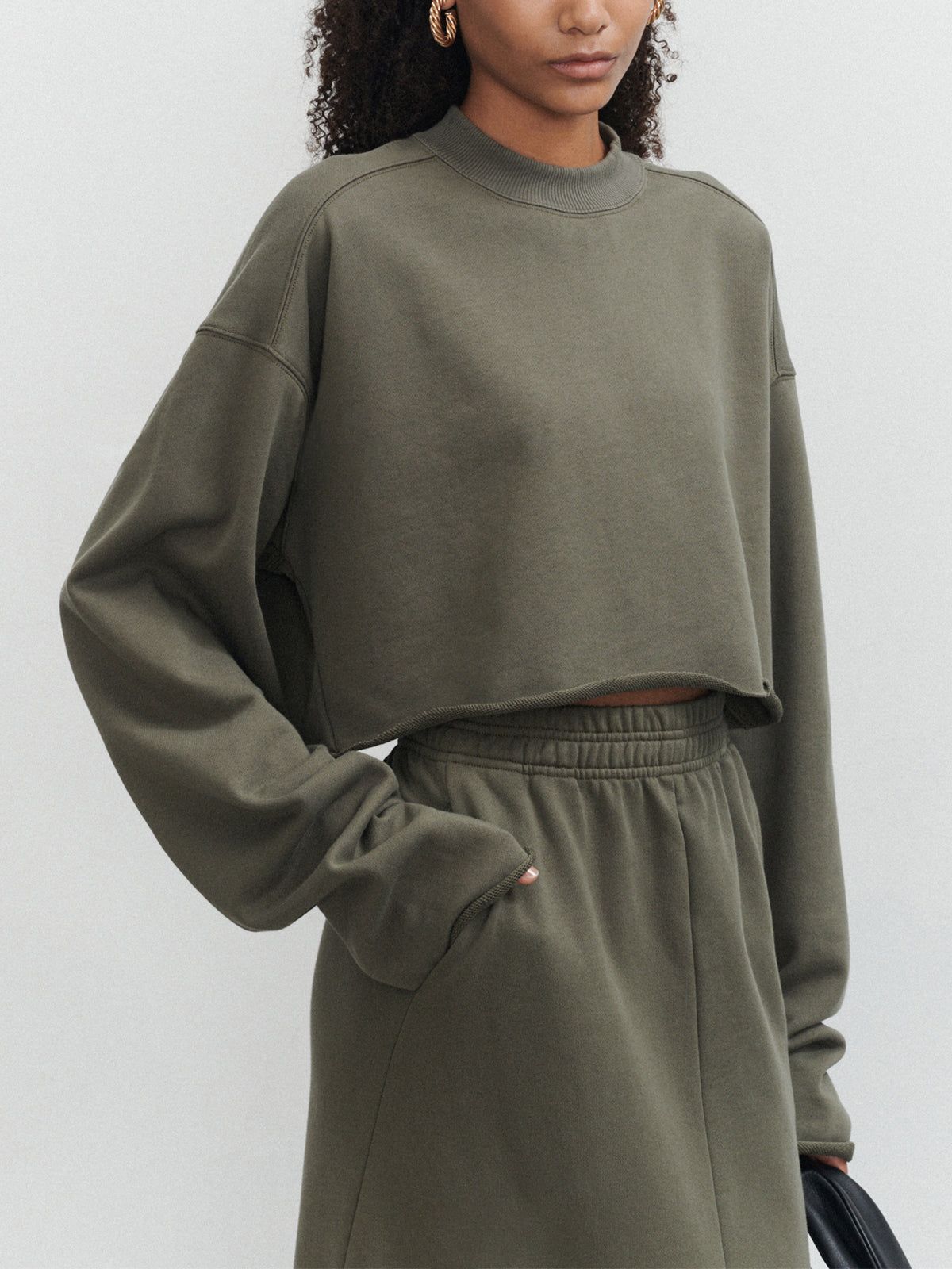 Cozy Cropped Sweatshirt for Casual Chic Style