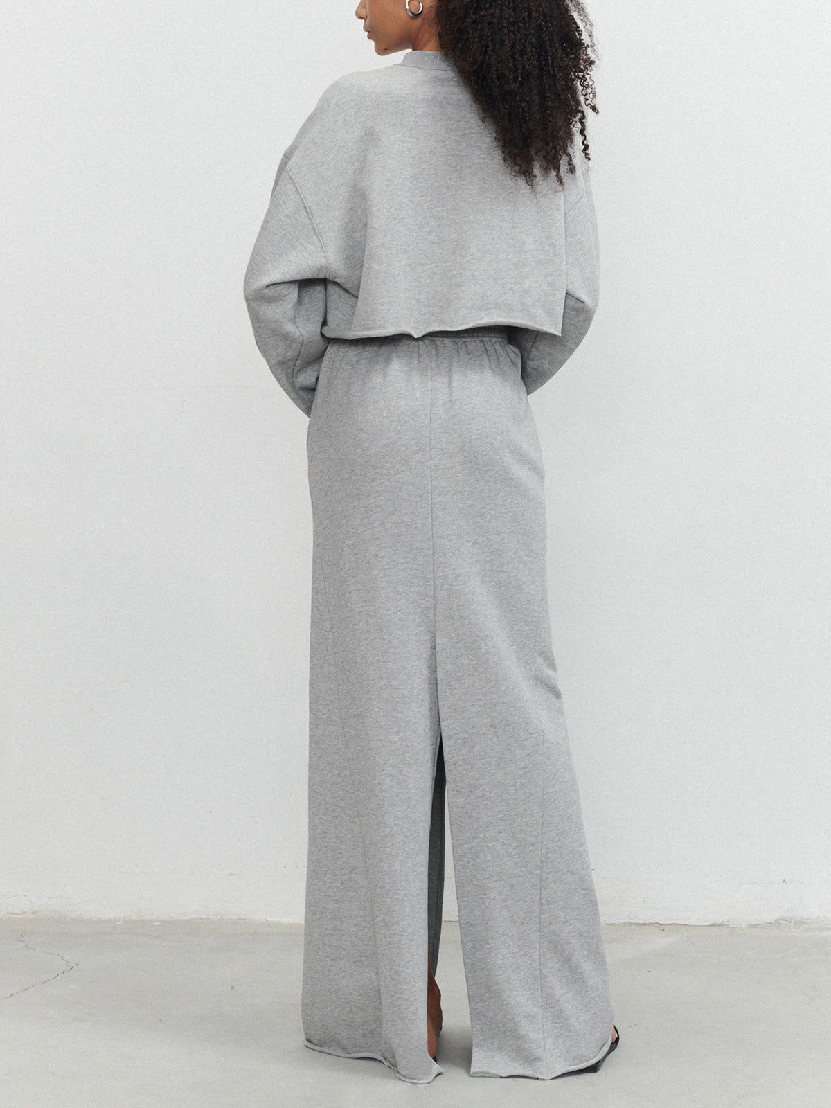 Cozy Cropped Sweatshirt for Casual Chic Style