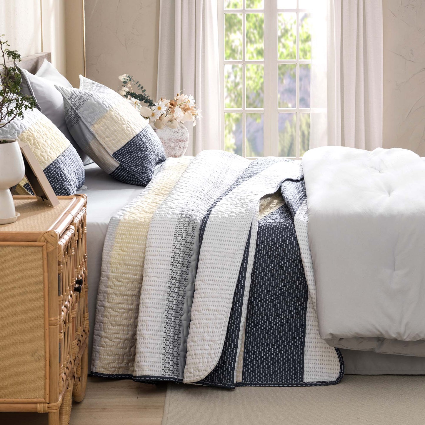 Striped Quilt Set with Cozy Cloudlike Comfort