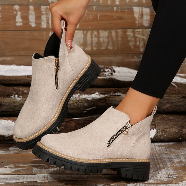 Elegant leather boots for women