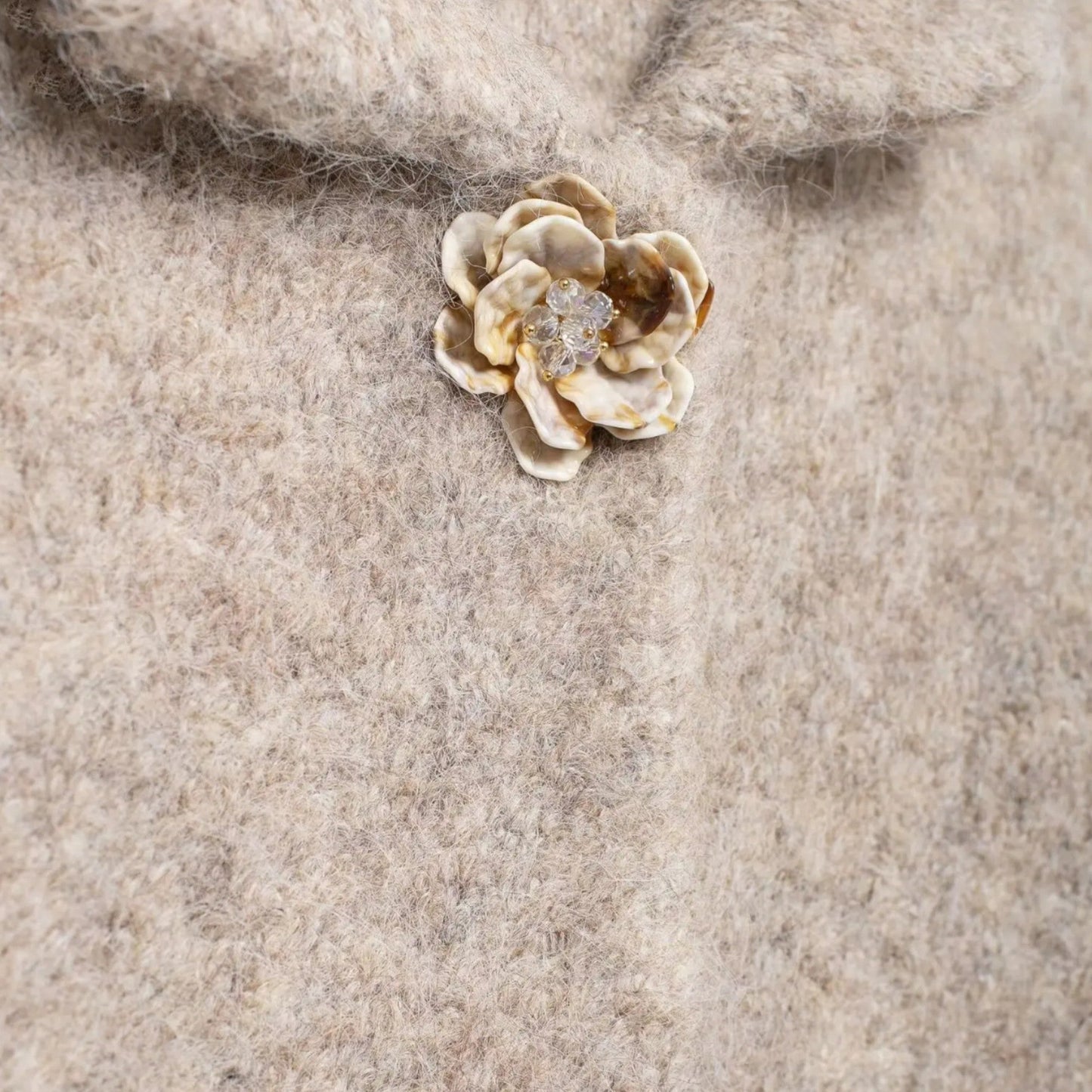 Cozy Floral Knit Cardigan for Chic Autumn Style