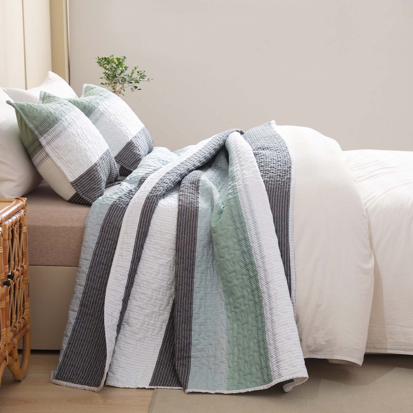 Striped Quilt Set with Cozy Cloudlike Comfort