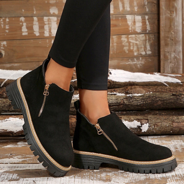 Elegant leather boots for women