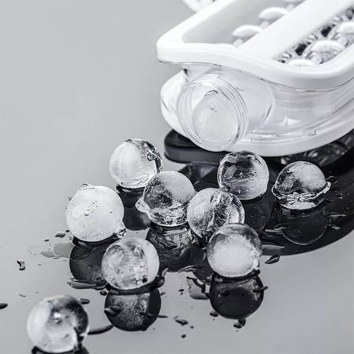 Compact Countertop Ice Cube Maker for Home and Office