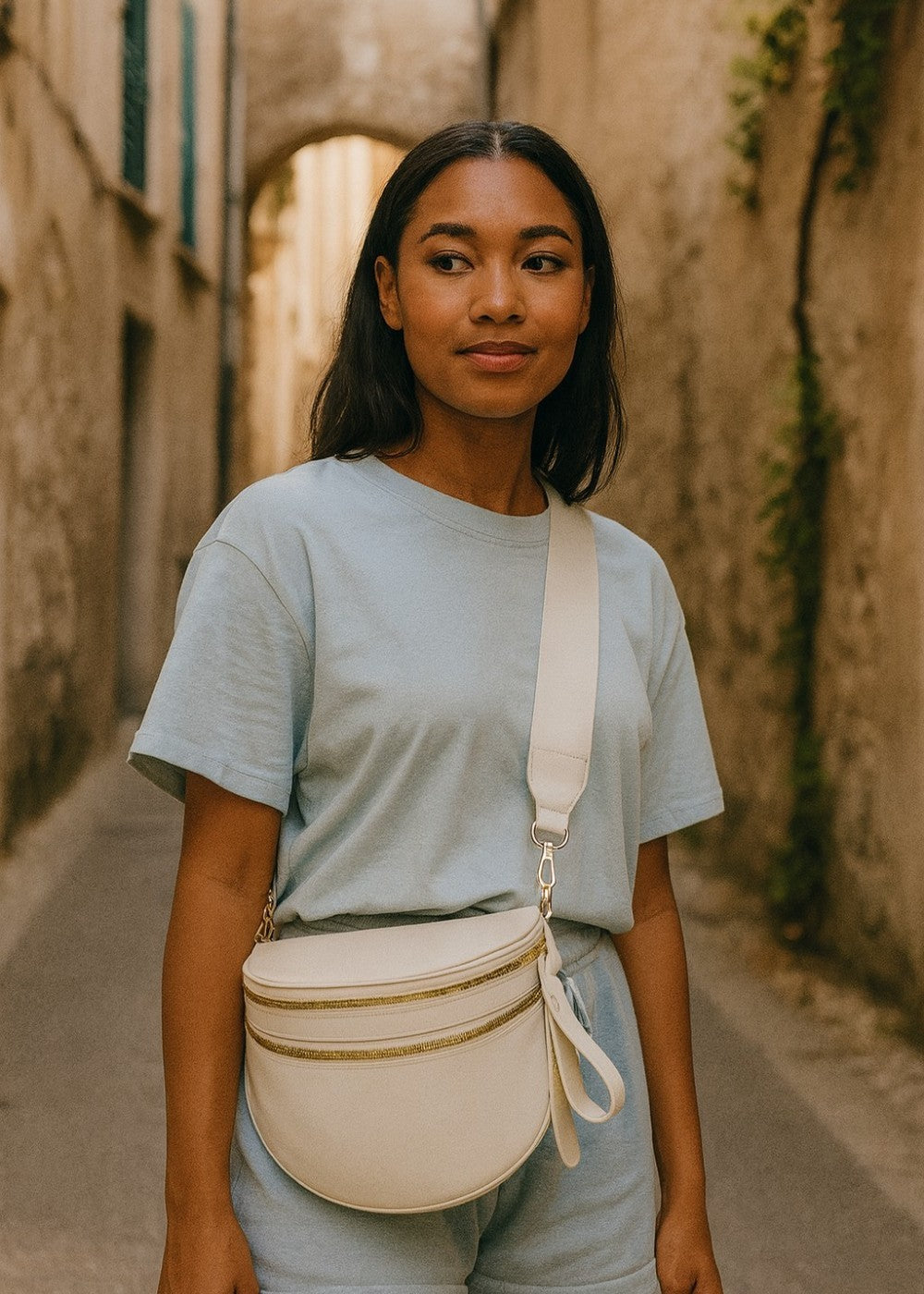 Sleek Leather Bum Bag for Hands-Free Style