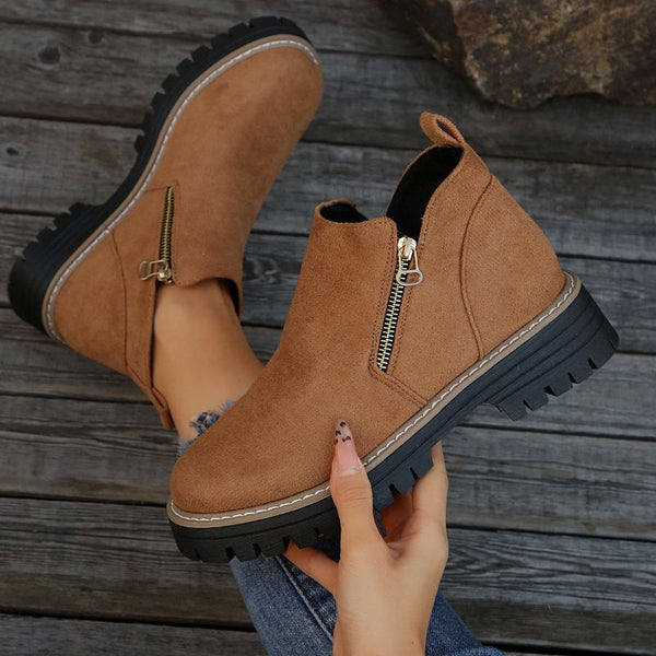 Elegant leather boots for women