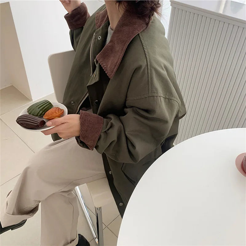Vintage-Inspired Women's Jacket with Turn-Down Collar and Large Pockets