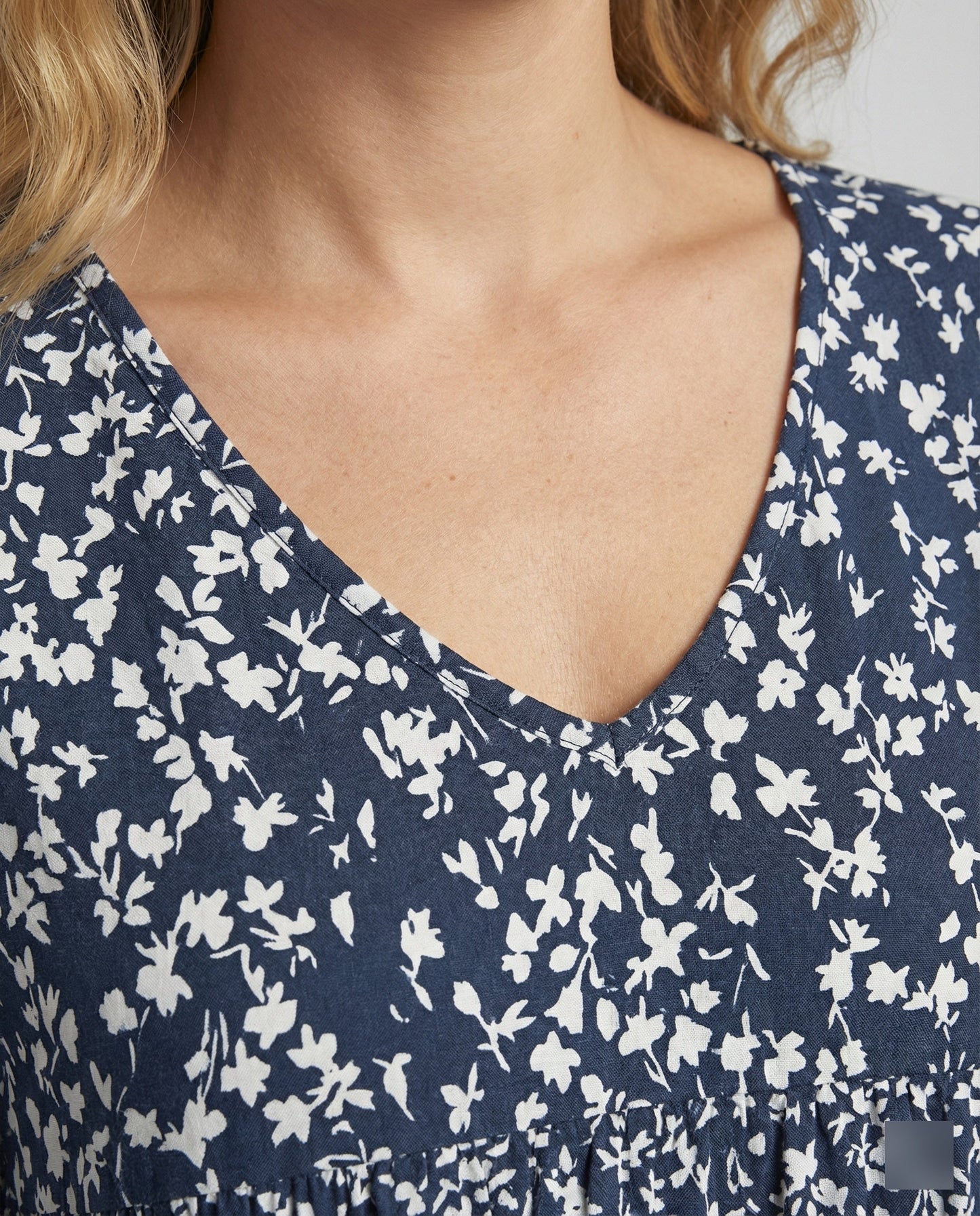 Elegant Women's Dress for Versatile Comfort