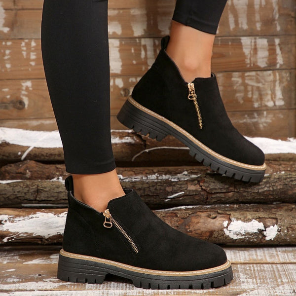 Elegant leather boots for women