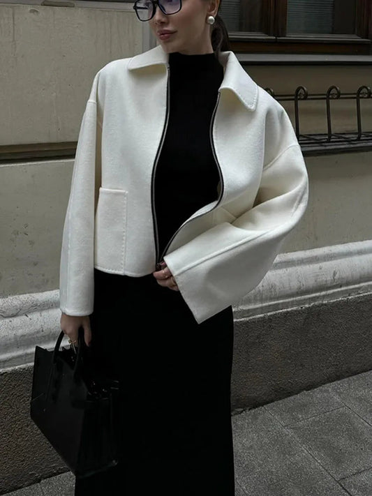 Stylish White Lapel Zip-Up Jacket for Chic Everyday Wear