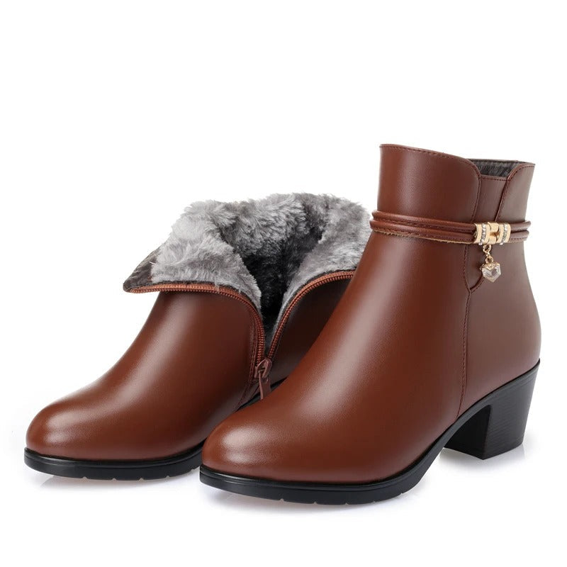 Elegant Fleece-Lined Ankle Boots with Side Zipper Closure