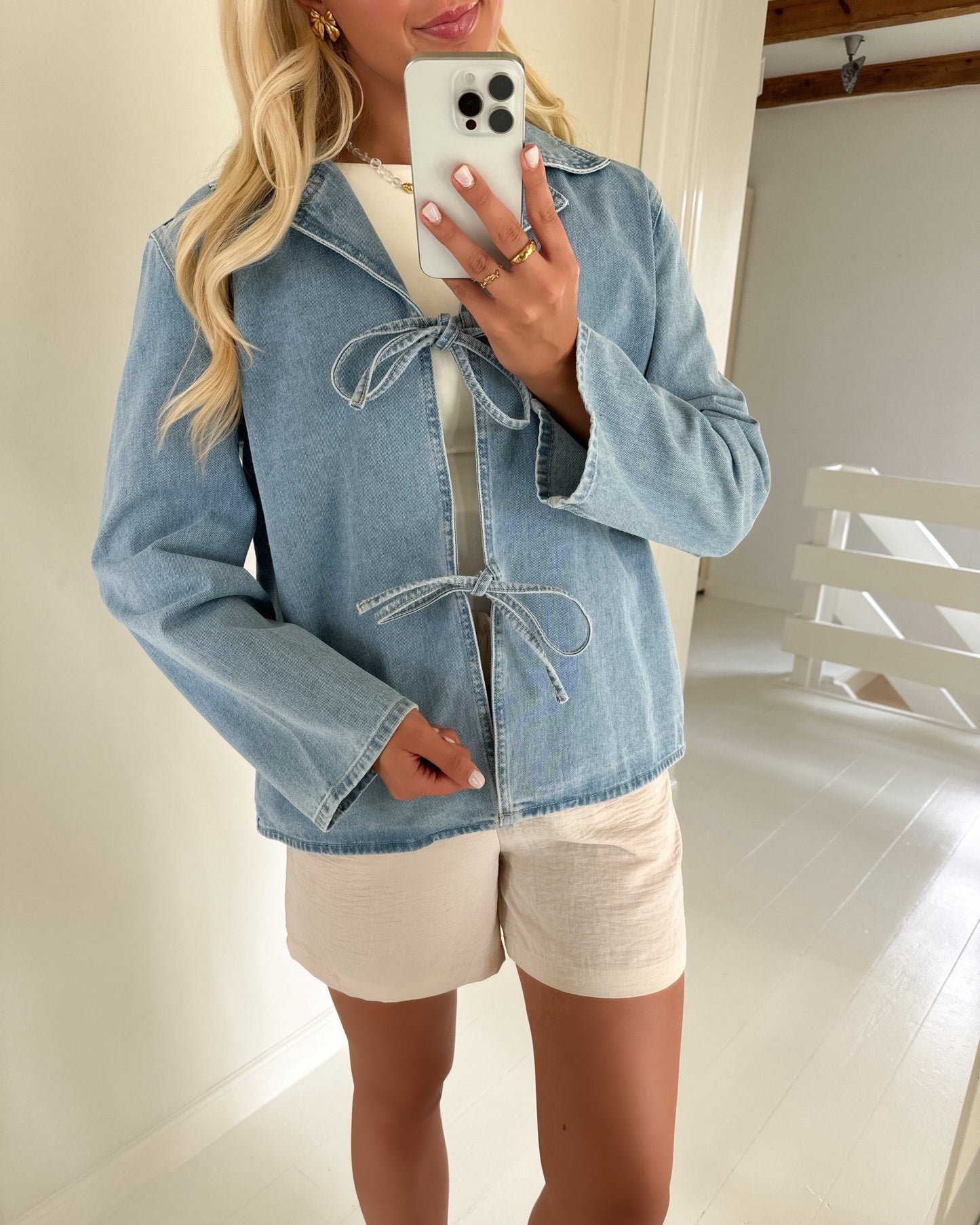 Elegant Women's Tailored Jacket for Timeless Style