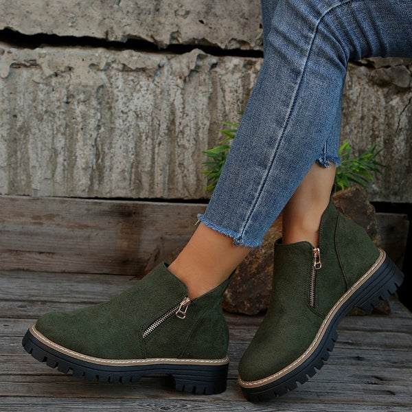 Elegant leather boots for women