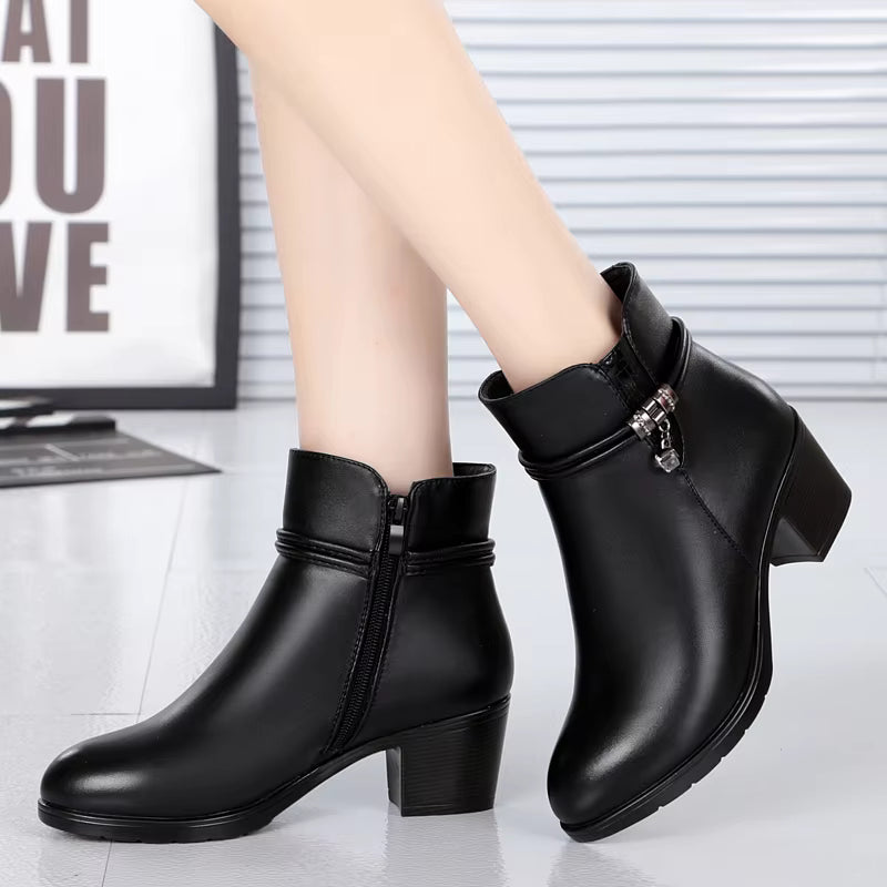 Elegant Fleece-Lined Ankle Boots with Side Zipper Closure
