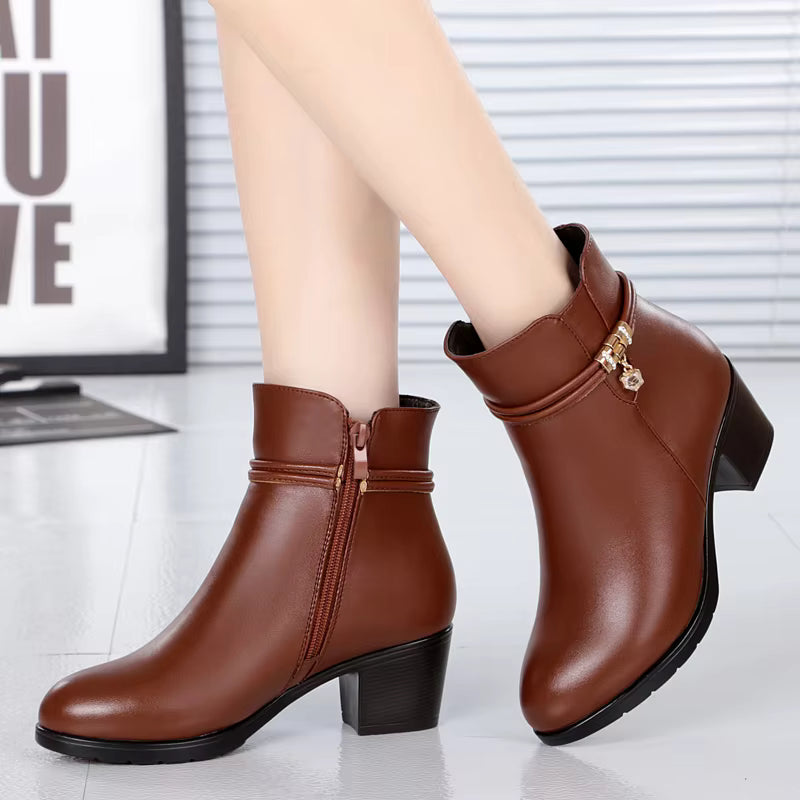 Elegant Fleece-Lined Ankle Boots with Side Zipper Closure