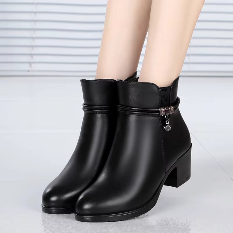 Elegant Fleece-Lined Ankle Boots with Side Zipper Closure