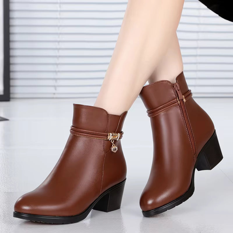 Elegant Fleece-Lined Ankle Boots with Side Zipper Closure