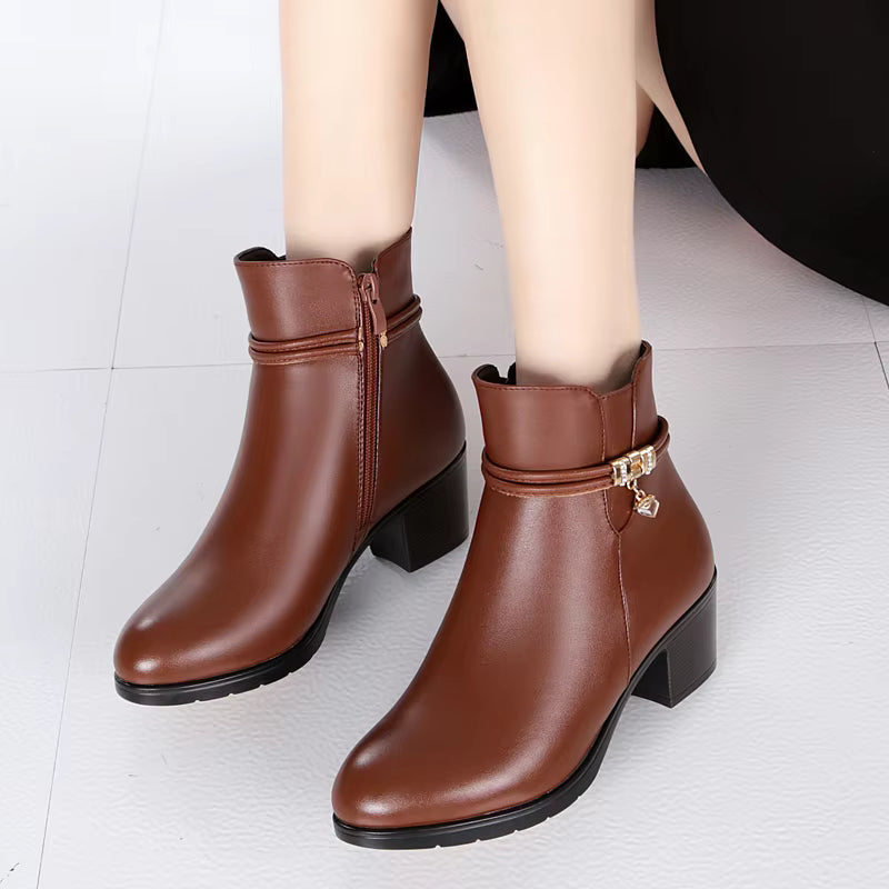 Elegant Fleece-Lined Ankle Boots with Side Zipper Closure