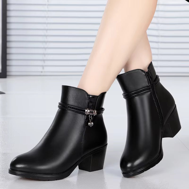 Elegant Fleece-Lined Ankle Boots with Side Zipper Closure