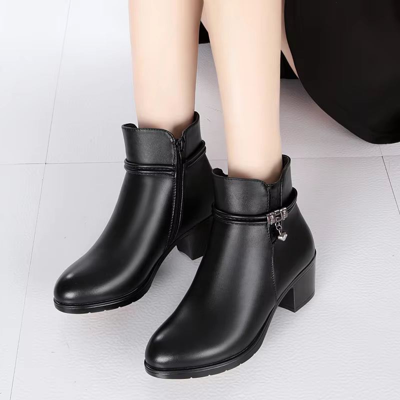 Elegant Fleece-Lined Ankle Boots with Side Zipper Closure