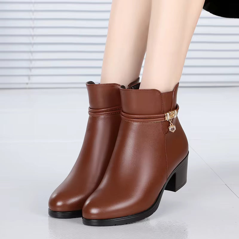 Elegant Fleece-Lined Ankle Boots with Side Zipper Closure