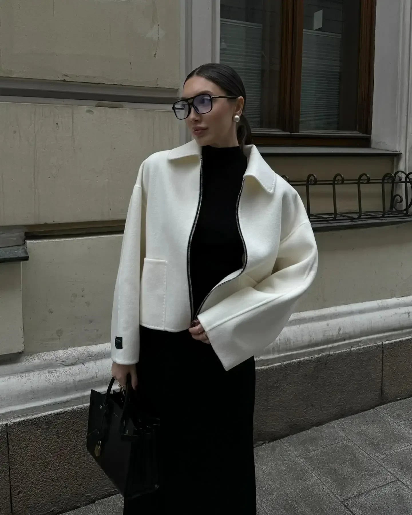 Stylish White Lapel Zip-Up Jacket for Chic Everyday Wear