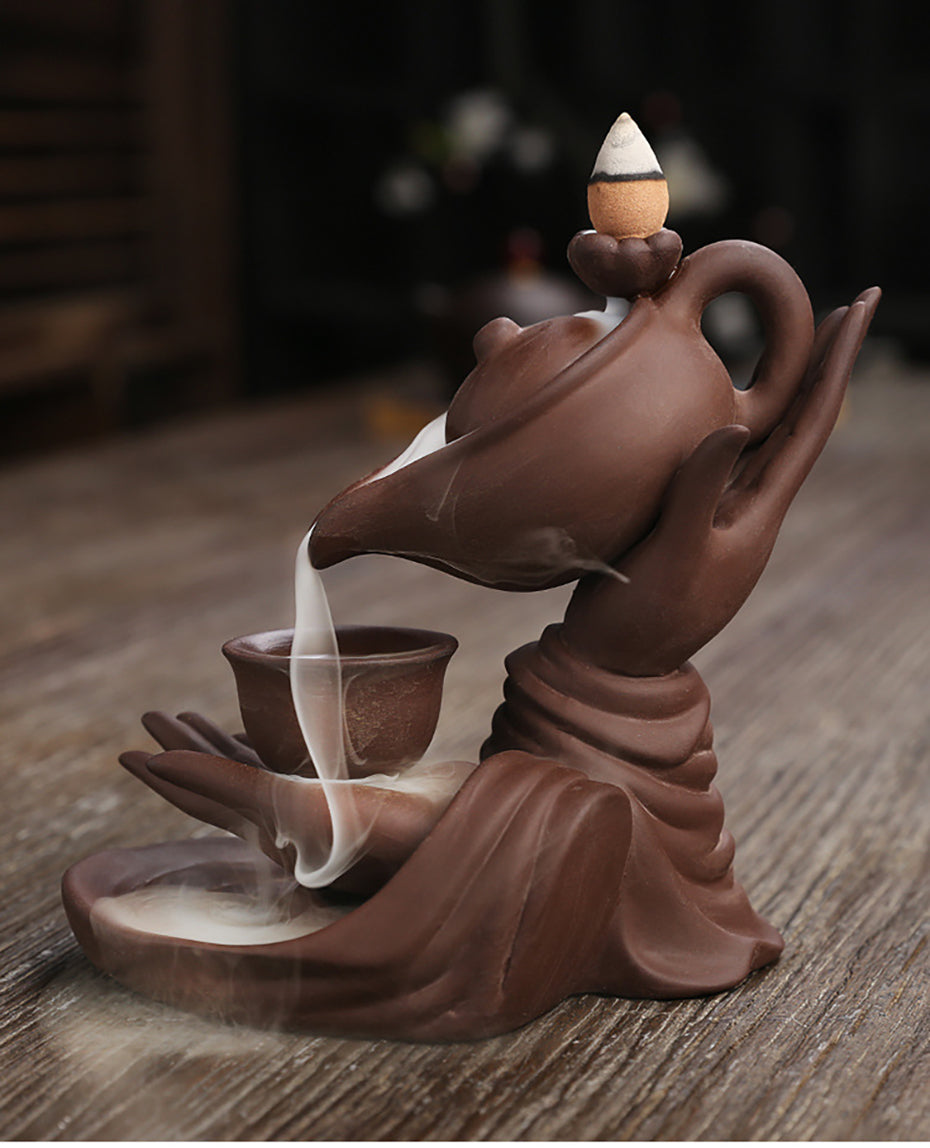 Zen-Inspired Handheld Teapot for Aromatherapy and Relaxation