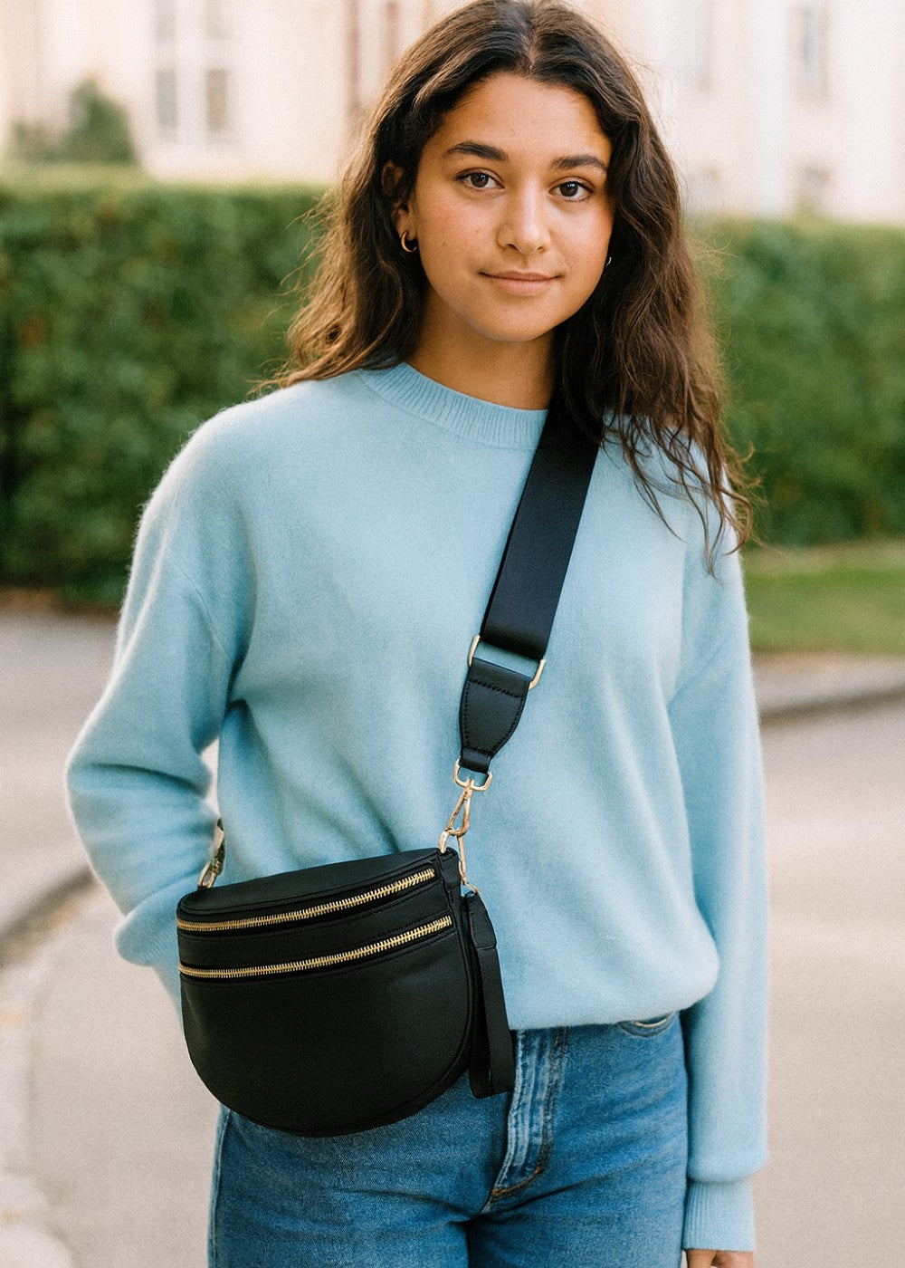 Sleek Leather Bum Bag for Hands-Free Style