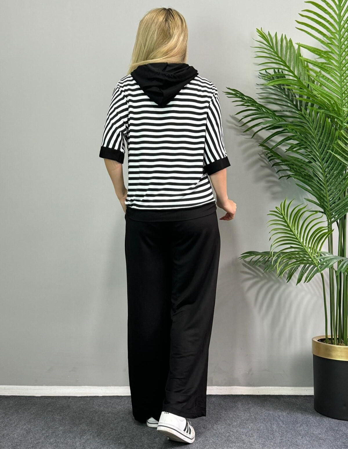 Chic Striped Two-Piece Top and Pants Set for Women