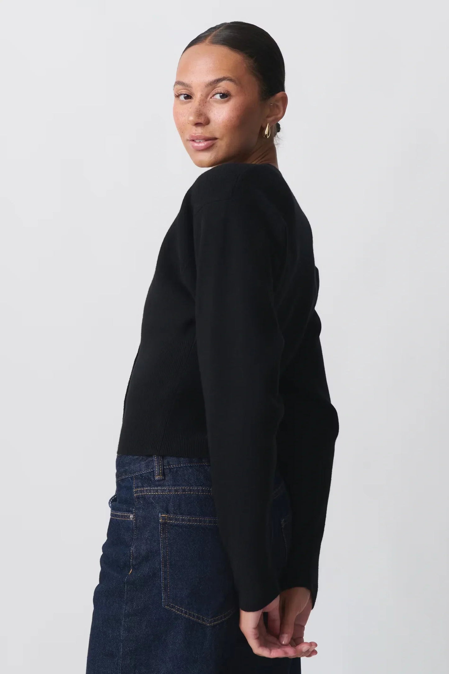 Elegant Button-Front Blouse with Versatile Straight Cut and Cuff Details