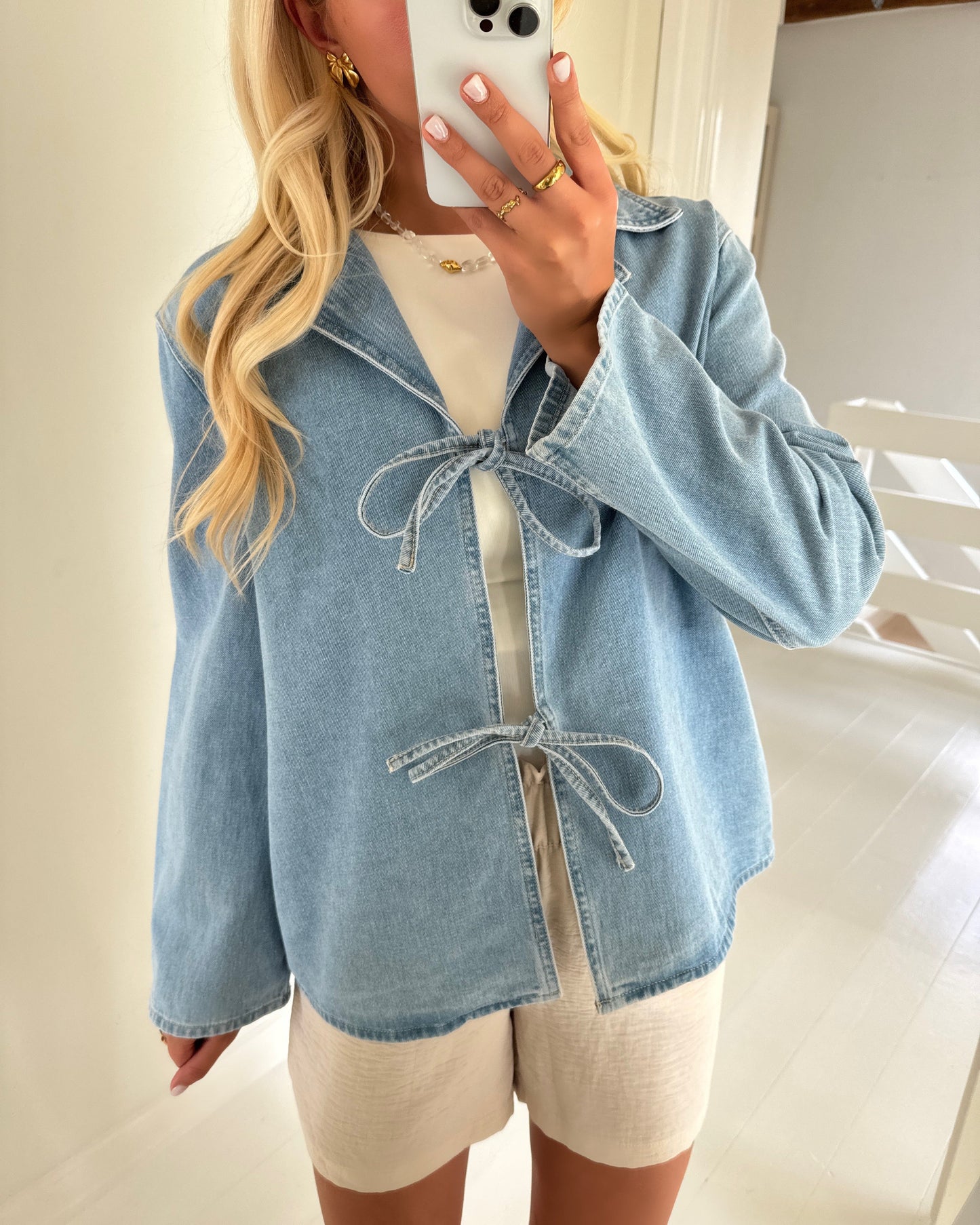 Elegant Women's Tailored Jacket for Timeless Style