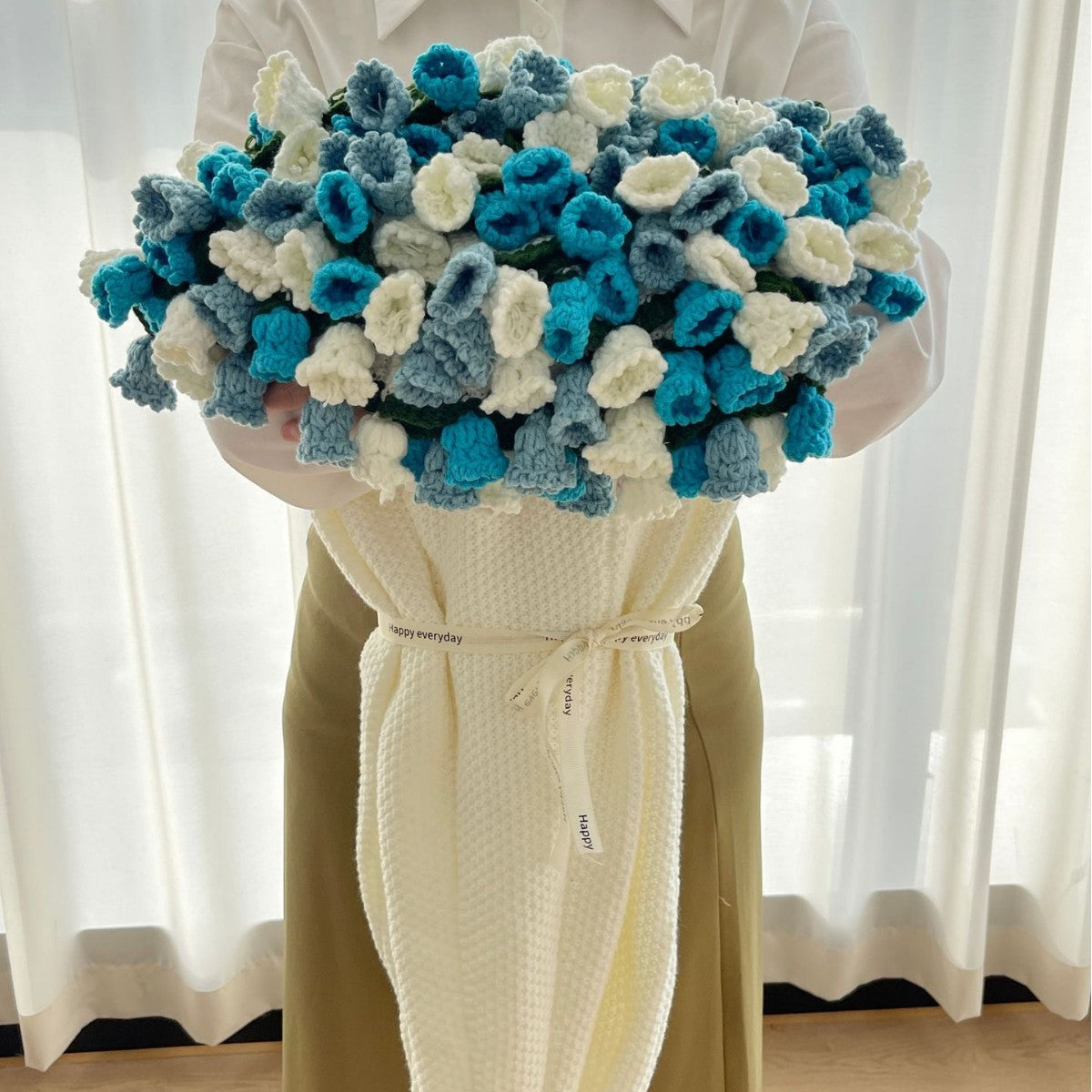 CozyLily - Ultimate Soft Warmth with Stunning Crochet Design