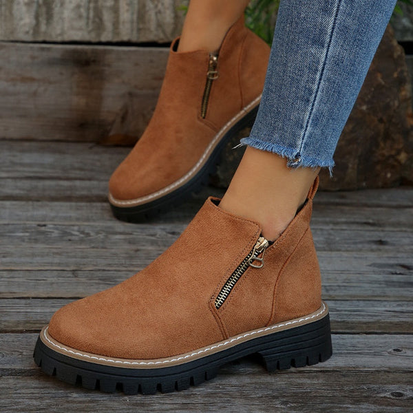 Elegant leather boots for women