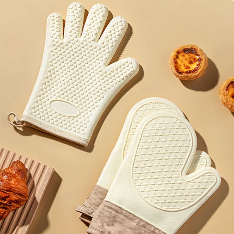 FlameGuard™ Oven Gloves – Heat-Resistant Grip for Safe Cooking