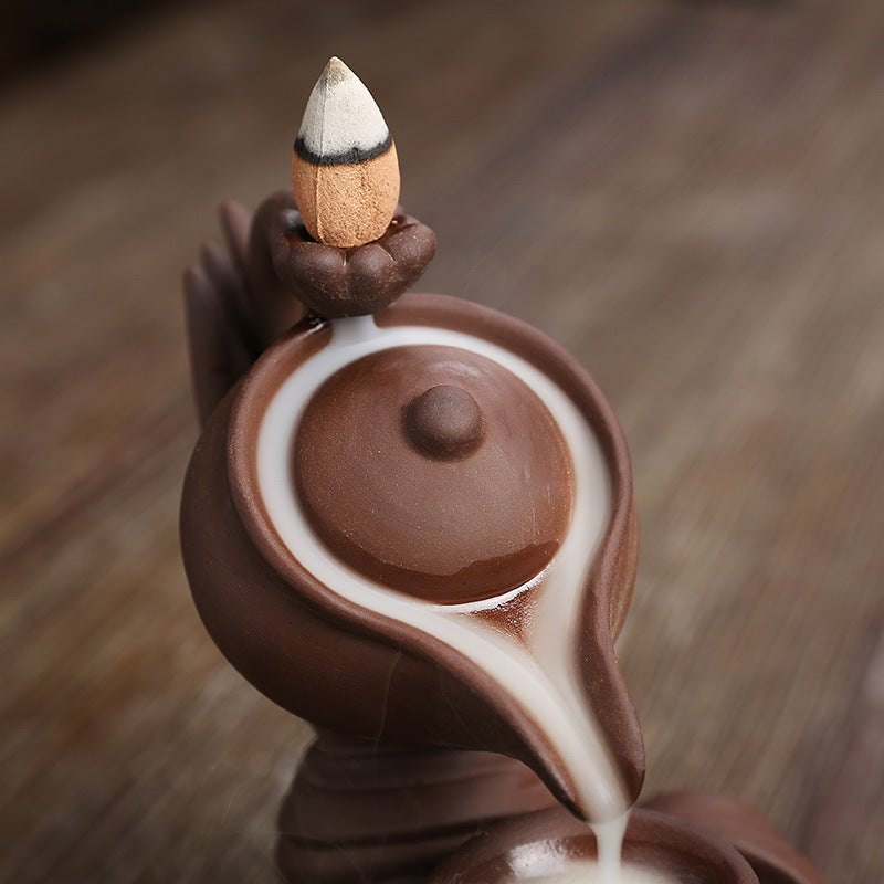 Zen-Inspired Handheld Teapot for Aromatherapy and Relaxation