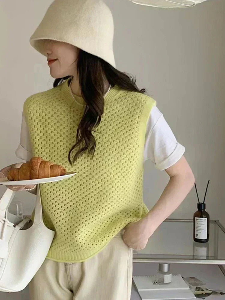 Women's Sleeveless Knitted Sweater Lightweight Loose Top